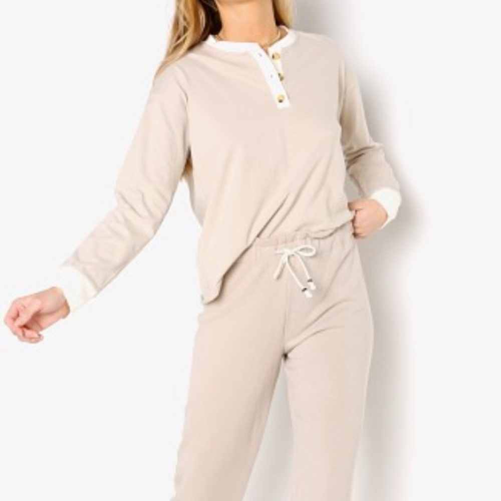 DONNI. Henley with Buttons and Cuffed Sleeves